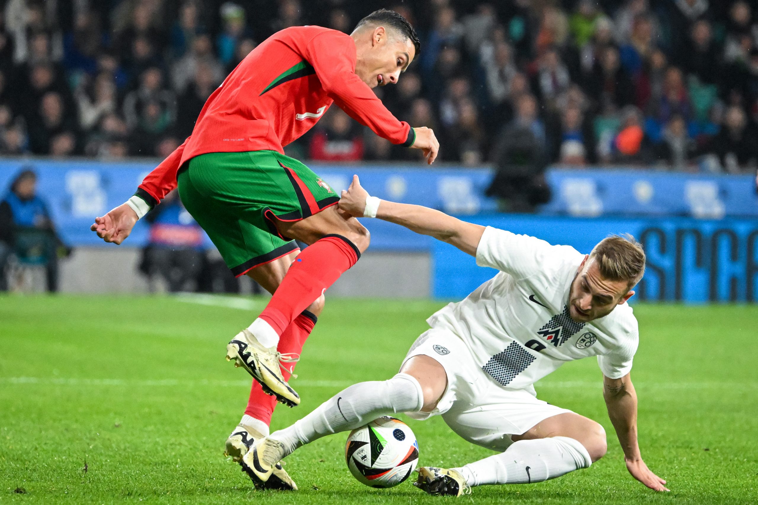 Ronaldo trở lại, tuyển Bồ Đào Nha thua mất mặt - Bóng Đá