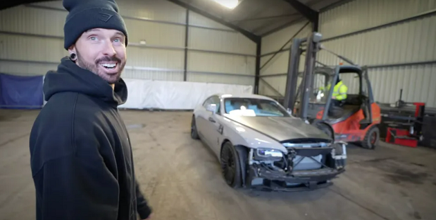 YouTuber thử thách sửa chữa xế hộp hỏng nặng của Rashford - Bóng Đá
