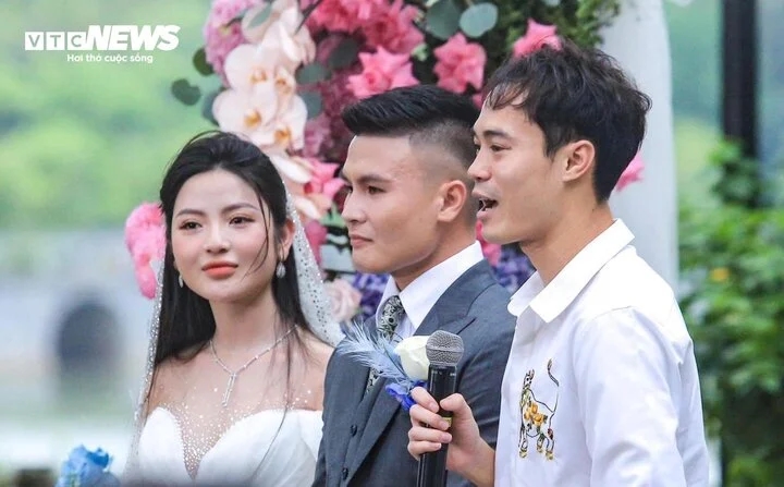 Quang Hải báo tin vui trong lễ cưới cùng Chu Thanh Huyền - Bóng Đá