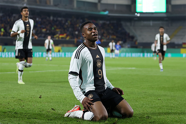 Youssoufa Moukoko của Borussia Dortmund hy vọng được gọi lên đội tuyển cho Euro 2024 - Bóng Đá