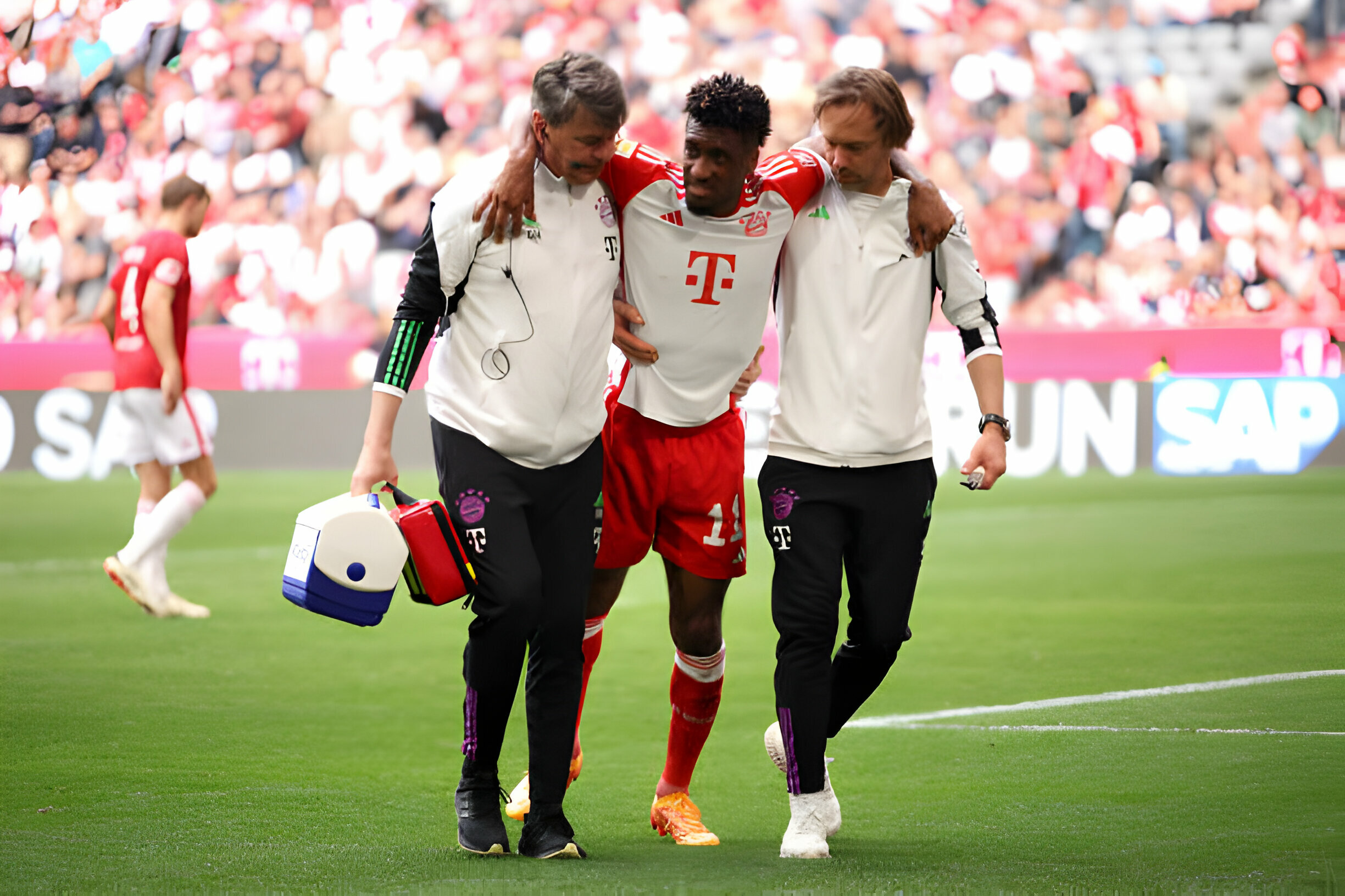 Bayern Munich blow as Kingsley Coman adds to injury woes before Champions League showdown with Arsenal - Bóng Đá