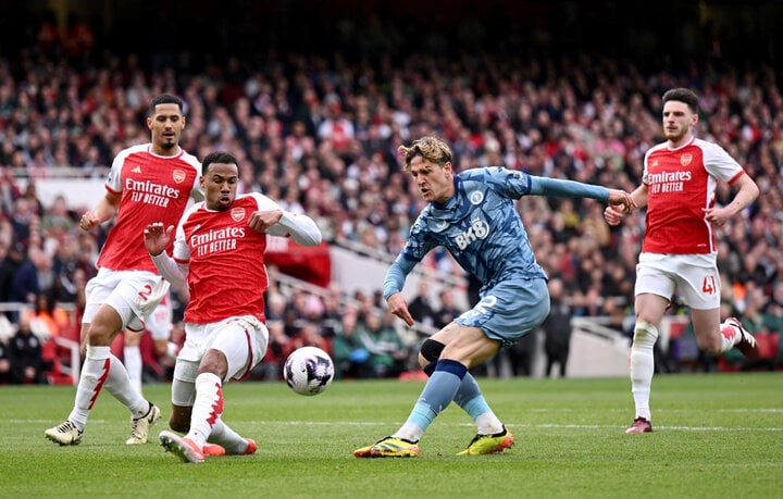 Jamie Carragher pinpoints key Unai Emery tactic that saw Aston Villa beat Arsenal - Bóng Đá