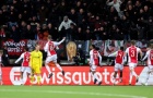 Cú đá 'đi vào lòng đất' dâng vé 1/8 cho Ajax