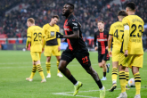 Leverkusen 'chết hụt', ngôi đầu sắp đổi chủ