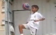 Kỹ năng chơi bóng đỉnh cao của Ronaldinho khi... 10 tuổi